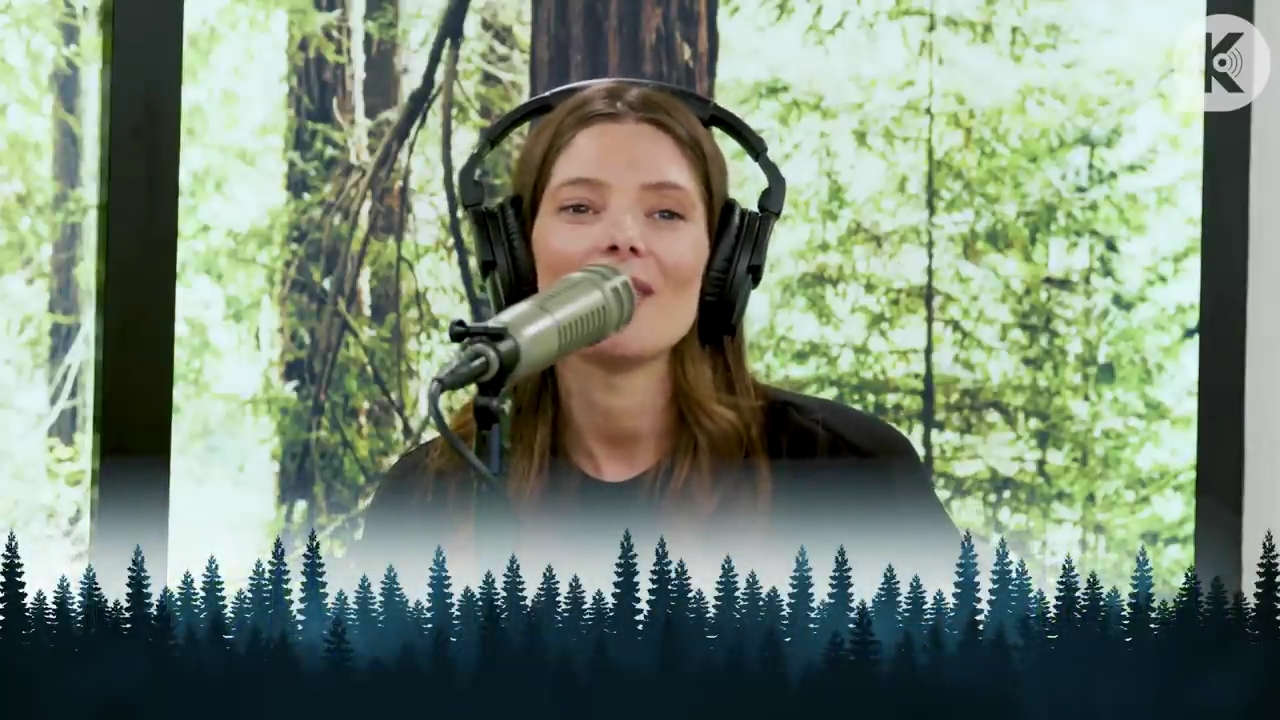 Ashley-Greene-dot-nl_TheTwilightEffect-BreakingDawnPart2-RewatchPart3of3-5142.jpg
