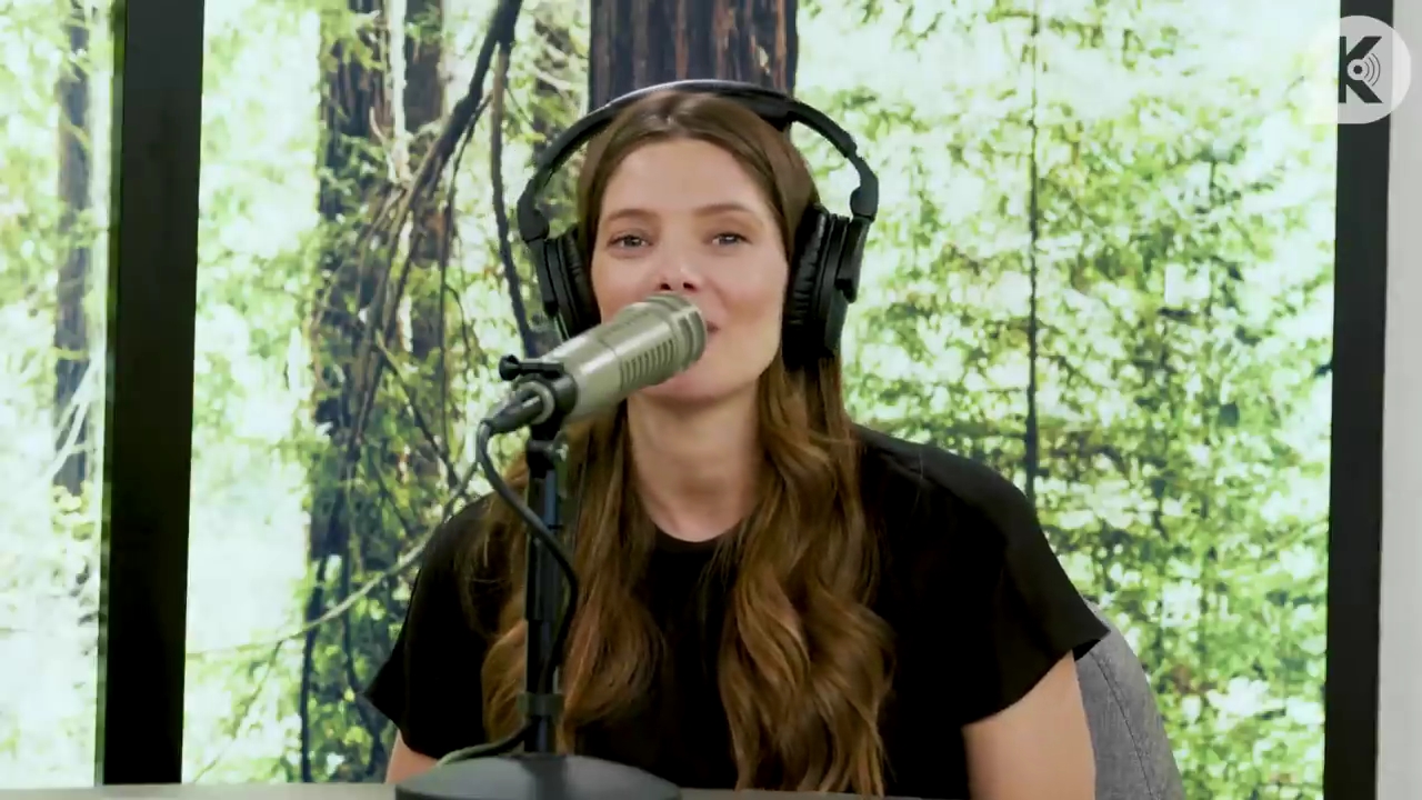 Ashley-Greene-dot-nl_TheTwilightEffect-BreakingDawnPart2-RewatchPart3of3-5153.jpg