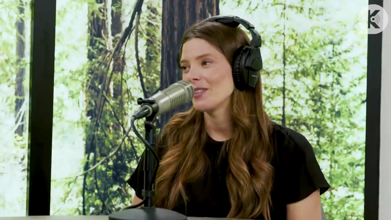 Ashley-Greene-dot-nl_TheTwilightEffect-BreakingDawnPart2-RewatchPart3of3-5156.jpg