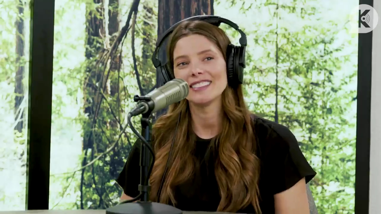 Ashley-Greene-dot-nl_TheTwilightEffect-BreakingDawnPart2-RewatchPart3of3-5160.jpg
