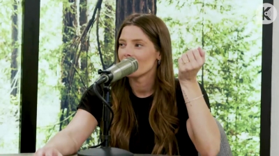 Ashley-Greene-dot-nl_TheTwilightEffect-BreakingDawnPart2-RewatchPart3of3-0330.jpg
