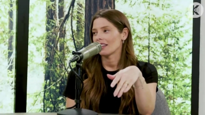 Ashley-Greene-dot-nl_TheTwilightEffect-BreakingDawnPart2-RewatchPart3of3-0387.jpg