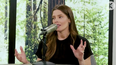 Ashley-Greene-dot-nl_TheTwilightEffect-BreakingDawnPart2-RewatchPart3of3-0924.jpg