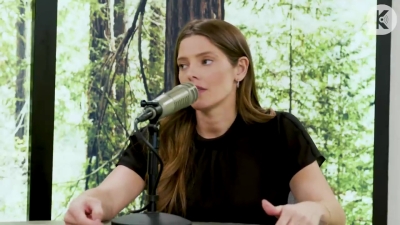Ashley-Greene-dot-nl_TheTwilightEffect-BreakingDawnPart2-RewatchPart3of3-2146.jpg