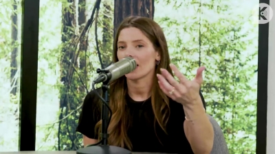Ashley-Greene-dot-nl_TheTwilightEffect-BreakingDawnPart2-RewatchPart3of3-2522.jpg