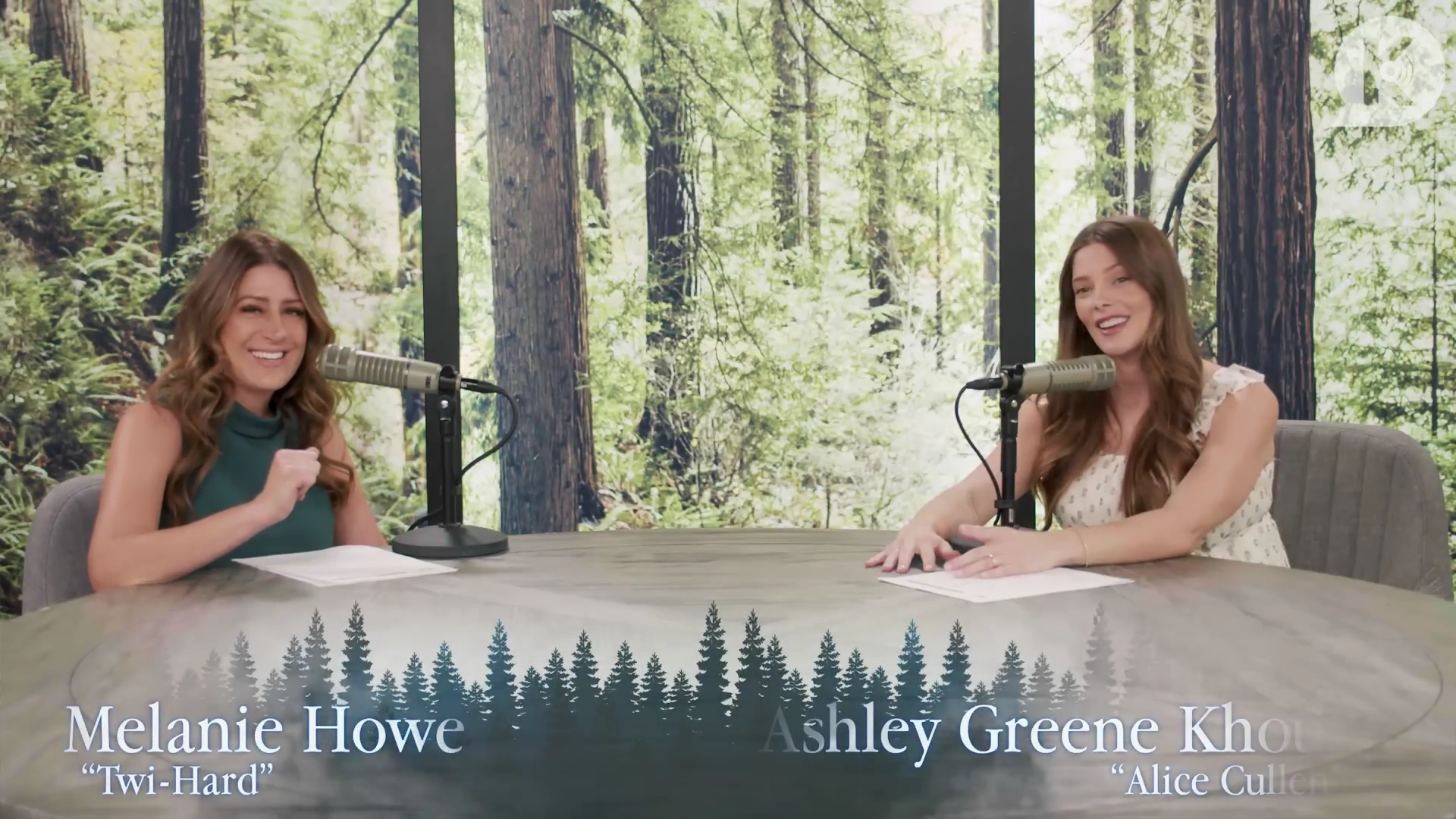 Ashley-Greene-dot-nl_TheTwilightEffect-MackenzieFoy0032.jpg Ashley-Greene-dot-nl_TheTwilightEffect-MackenzieFoy0032.jpg