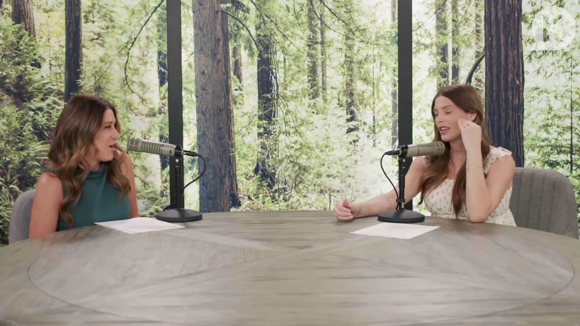 Ashley-Greene-dot-nl_TheTwilightEffect-MackenzieFoy0135.jpg