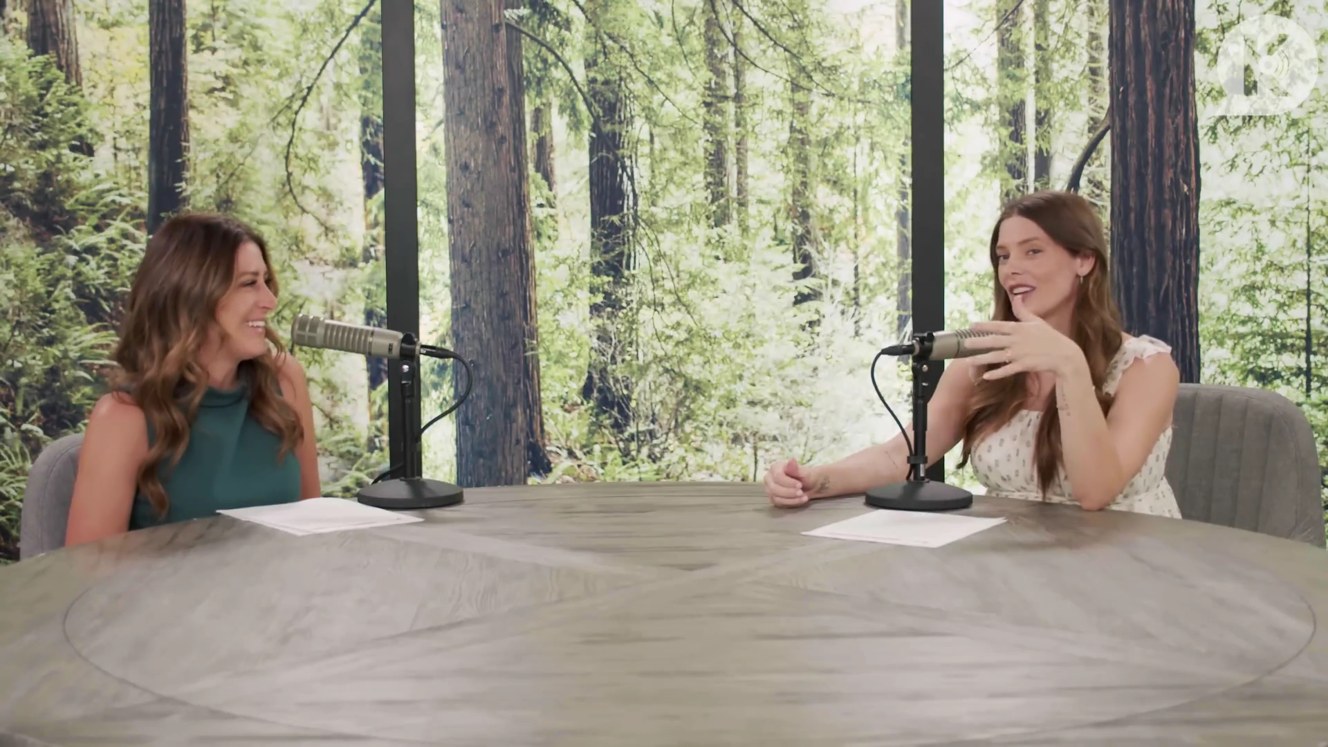 Ashley-Greene-dot-nl_TheTwilightEffect-MackenzieFoy0137.jpg