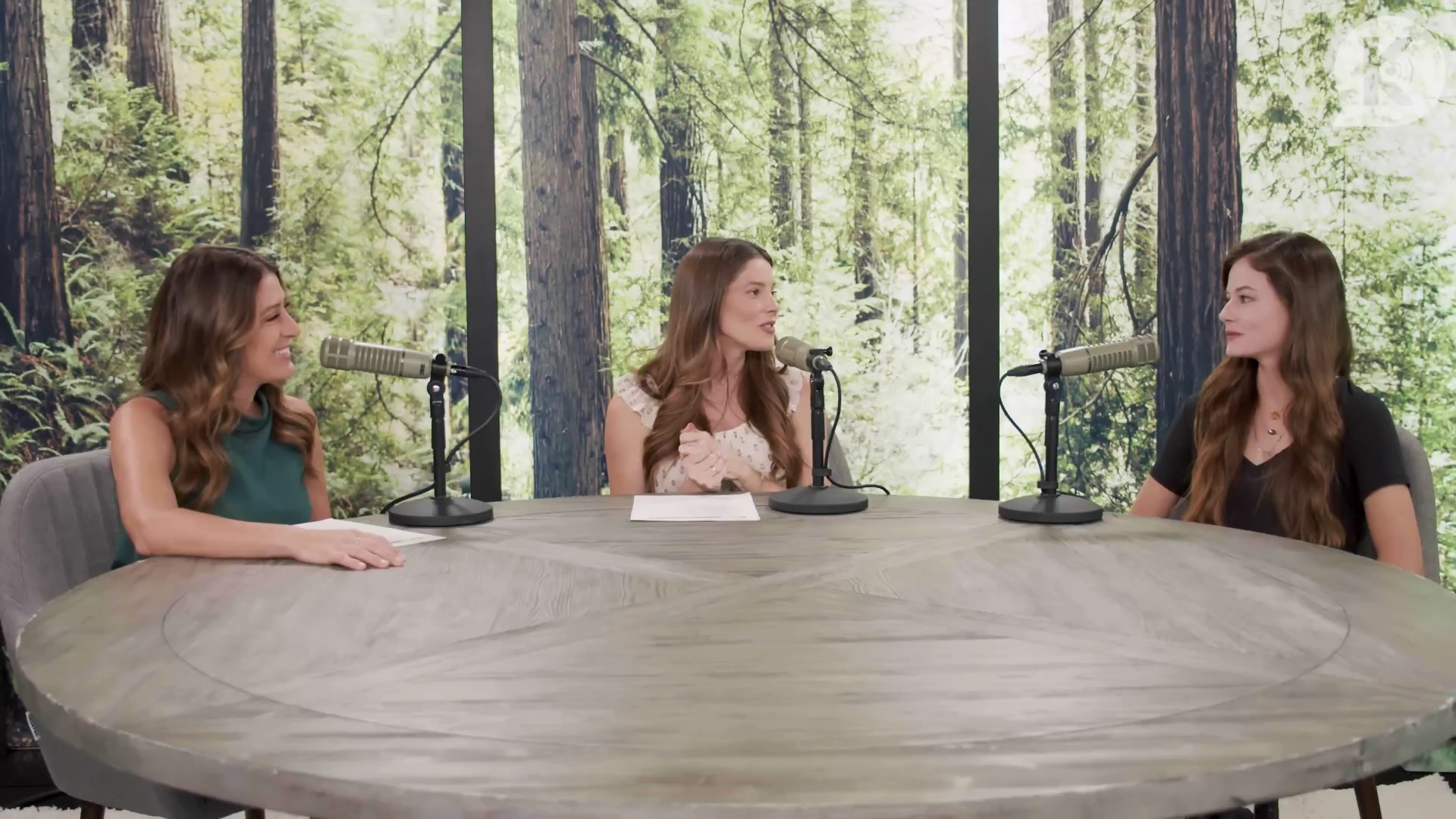 Ashley-Greene-dot-nl_TheTwilightEffect-MackenzieFoy0165.jpg