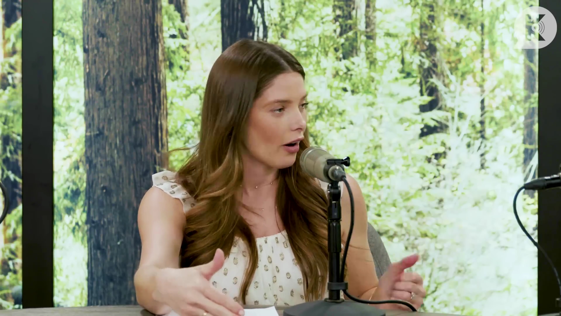 Ashley-Greene-dot-nl_TheTwilightEffect-MackenzieFoy0188.jpg