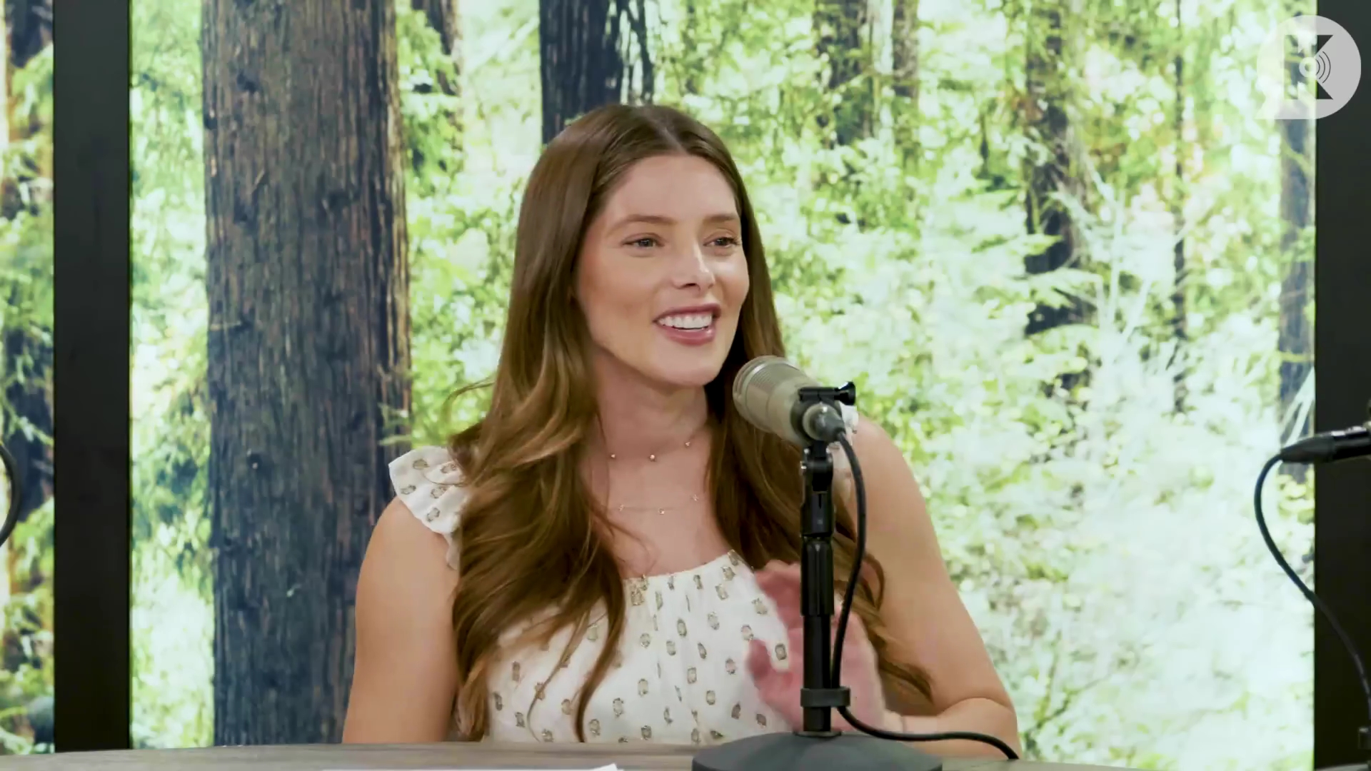 Ashley-Greene-dot-nl_TheTwilightEffect-MackenzieFoy0350.jpg