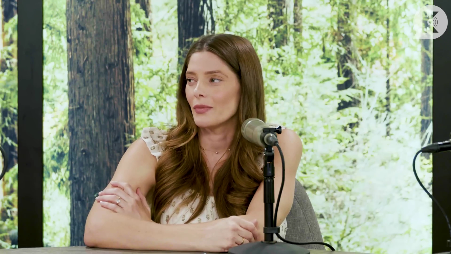 Ashley-Greene-dot-nl_TheTwilightEffect-MackenzieFoy0575.jpg