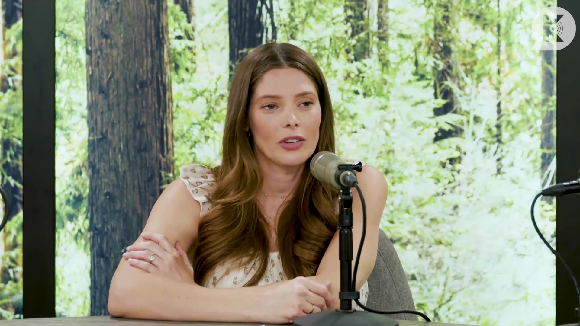 Ashley-Greene-dot-nl_TheTwilightEffect-MackenzieFoy0576.jpg