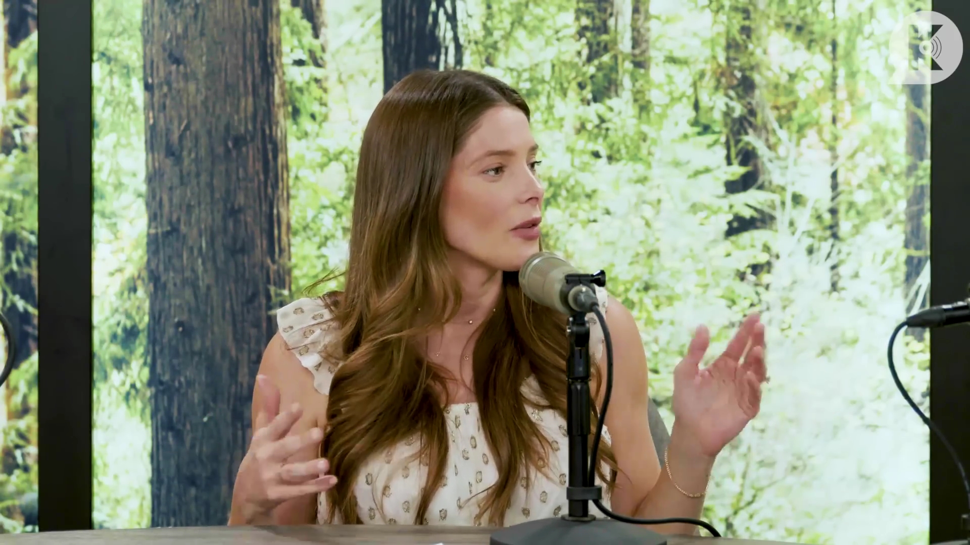 Ashley-Greene-dot-nl_TheTwilightEffect-MackenzieFoy0589.jpg