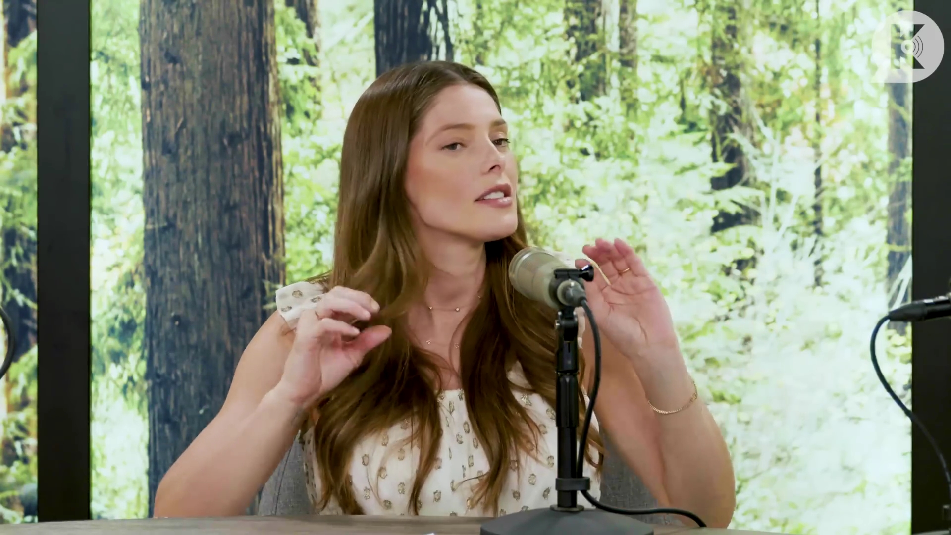 Ashley-Greene-dot-nl_TheTwilightEffect-MackenzieFoy0590.jpg