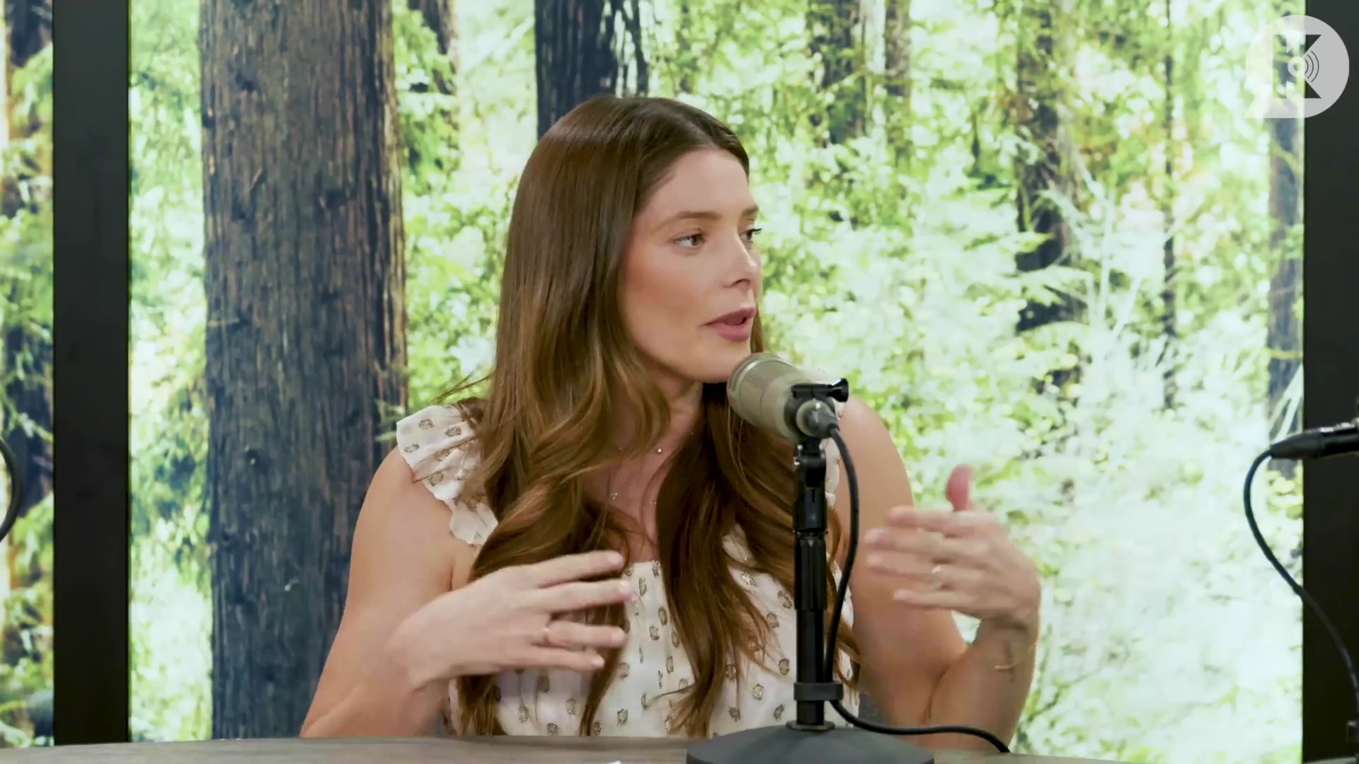 Ashley-Greene-dot-nl_TheTwilightEffect-MackenzieFoy0591.jpg