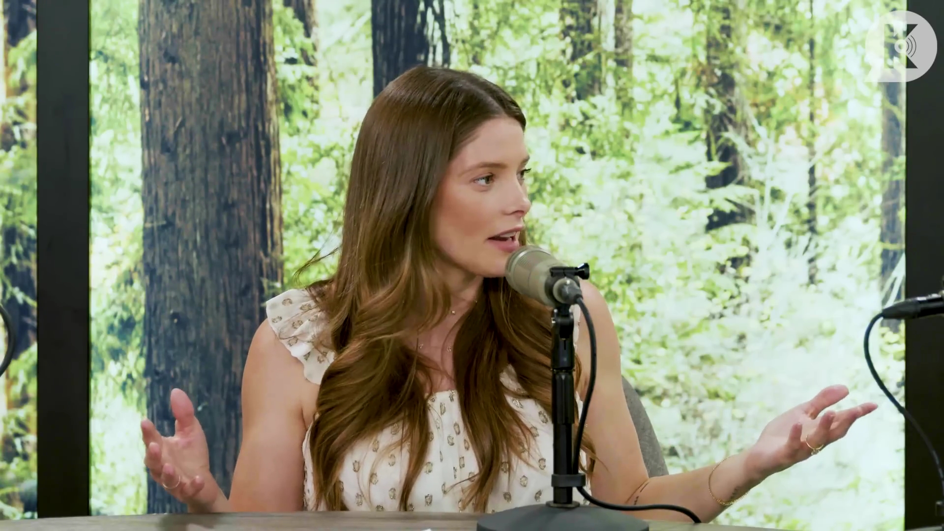 Ashley-Greene-dot-nl_TheTwilightEffect-MackenzieFoy0592.jpg