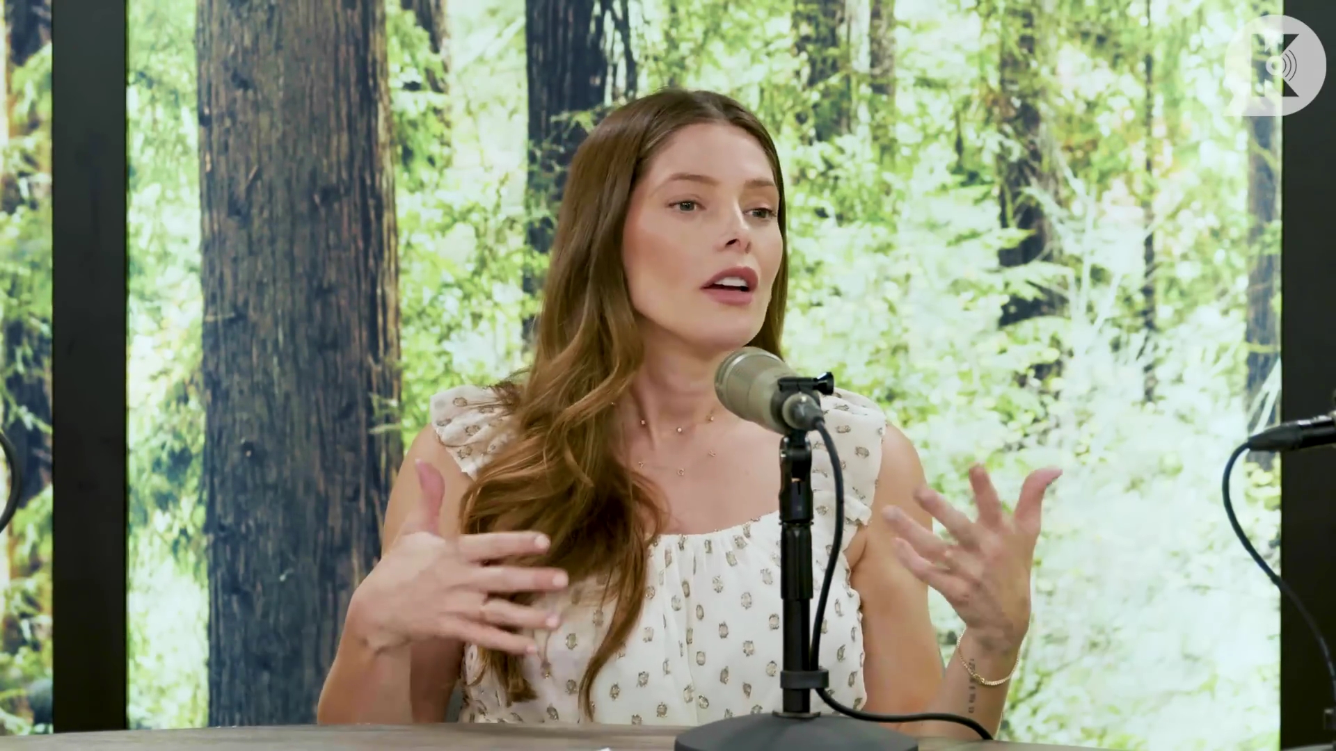 Ashley-Greene-dot-nl_TheTwilightEffect-MackenzieFoy0640.jpg