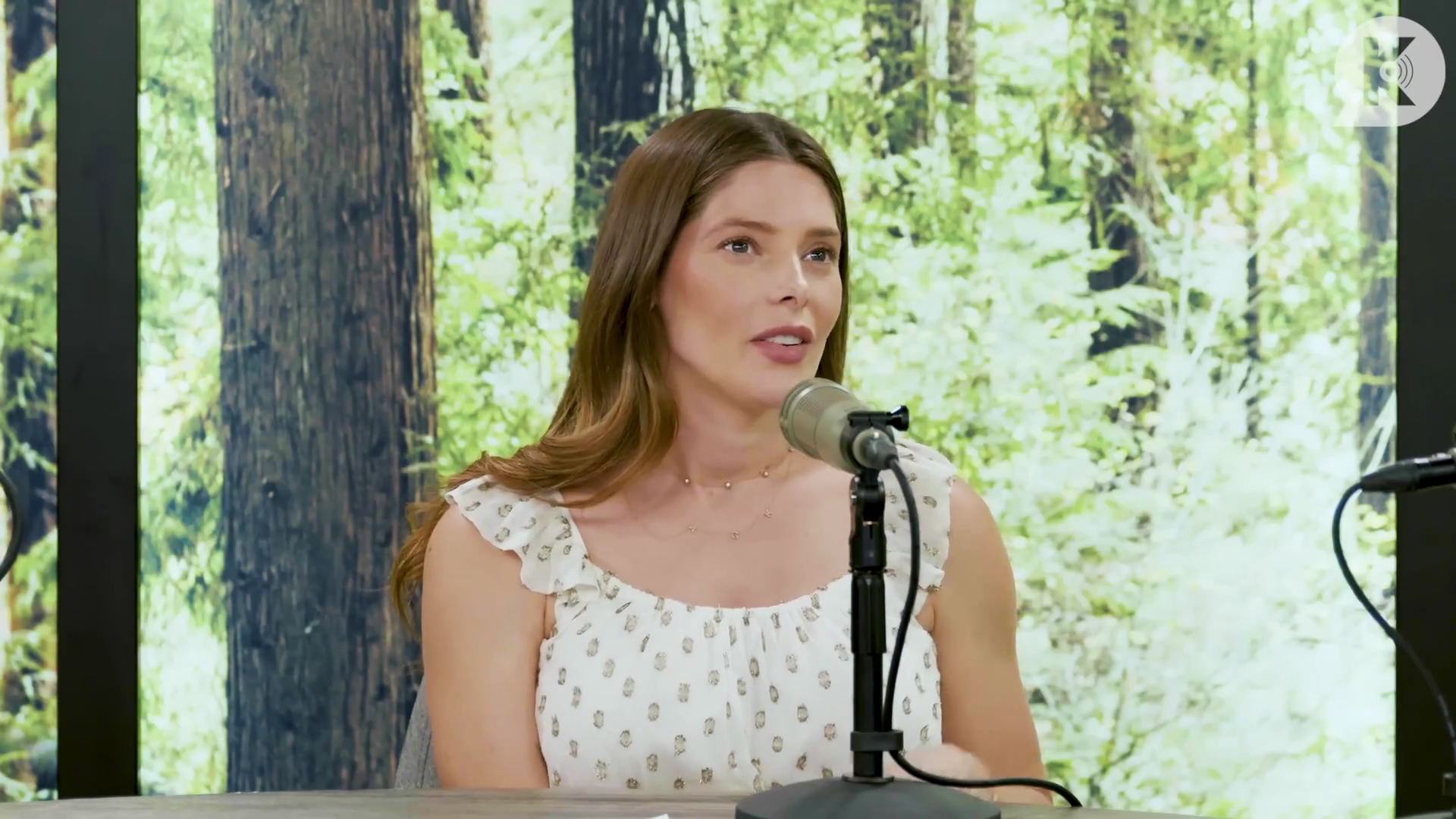 Ashley-Greene-dot-nl_TheTwilightEffect-MackenzieFoy0700.jpg