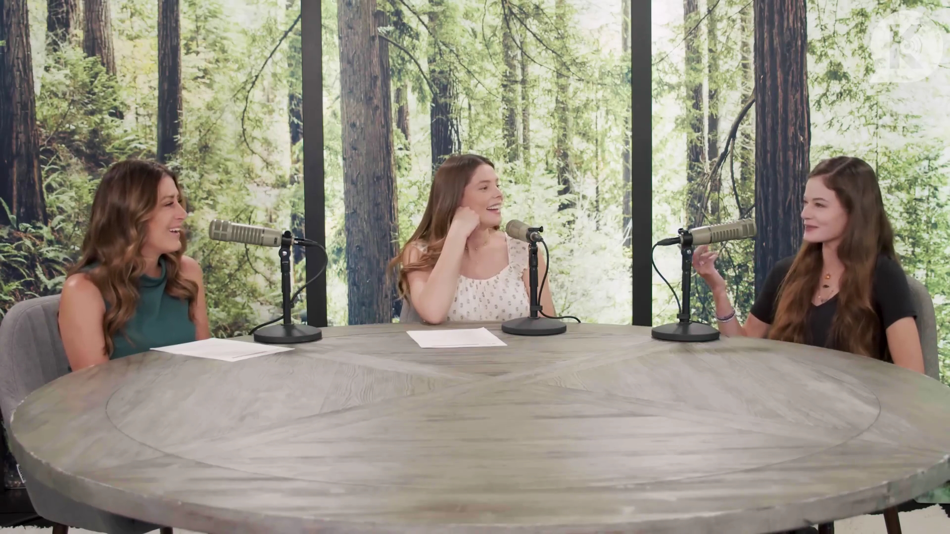 Ashley-Greene-dot-nl_TheTwilightEffect-MackenzieFoy0713.jpg
