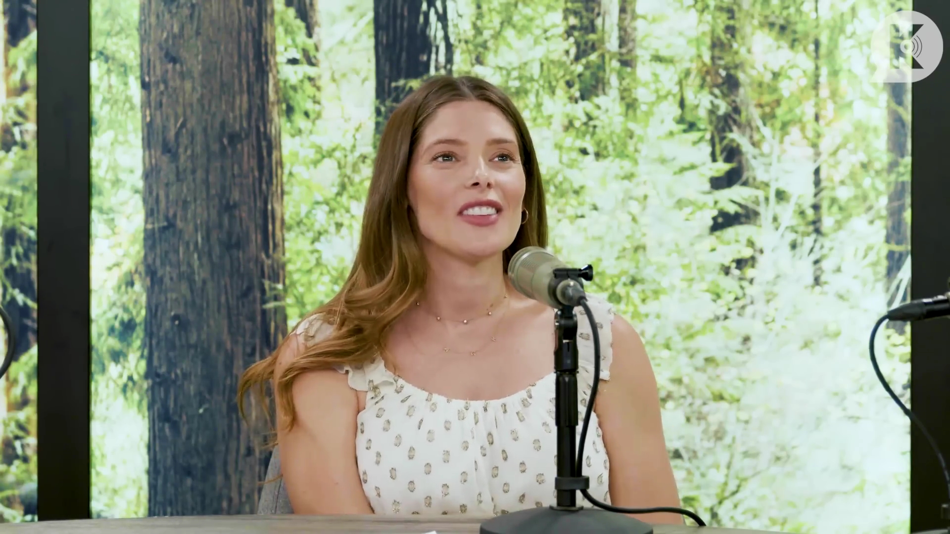 Ashley-Greene-dot-nl_TheTwilightEffect-MackenzieFoy0718.jpg