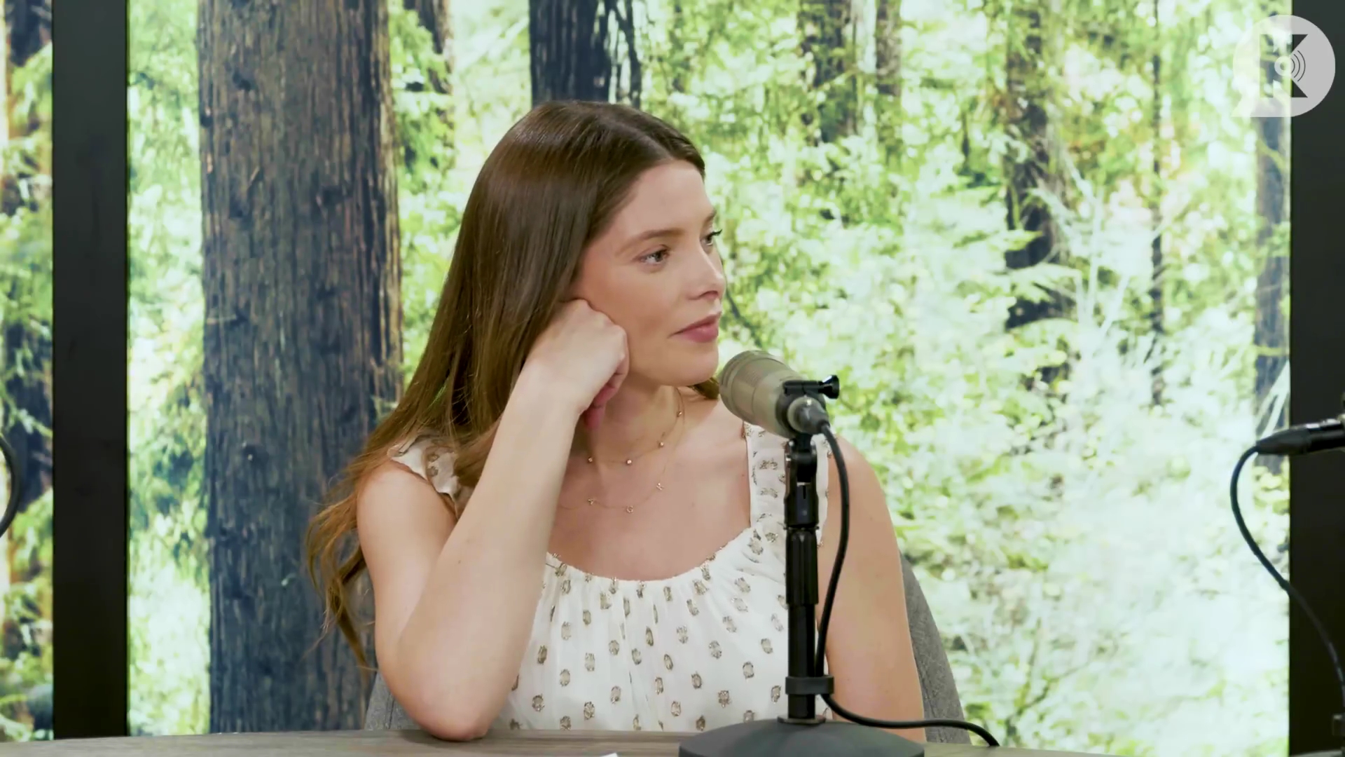 Ashley-Greene-dot-nl_TheTwilightEffect-MackenzieFoy0733.jpg