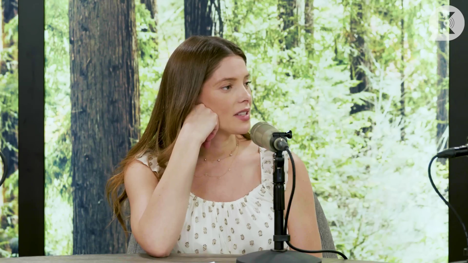 Ashley-Greene-dot-nl_TheTwilightEffect-MackenzieFoy0736.jpg