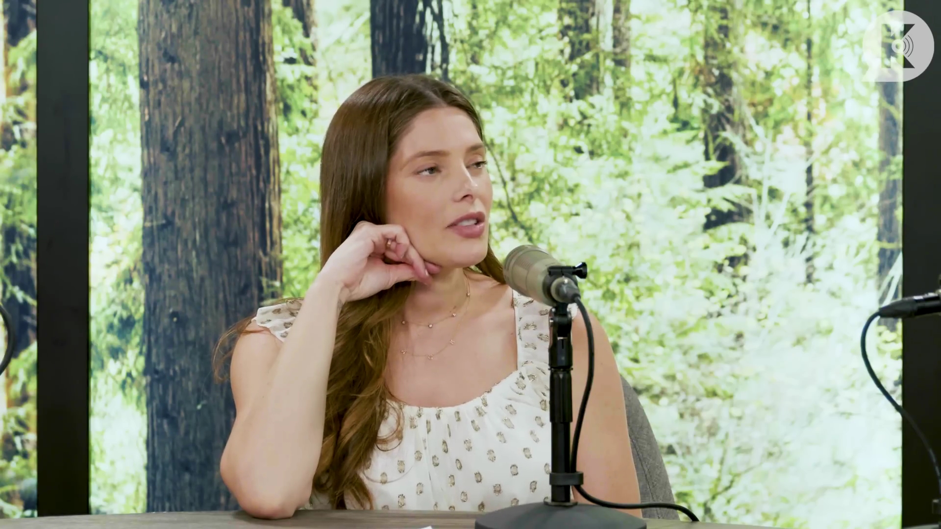 Ashley-Greene-dot-nl_TheTwilightEffect-MackenzieFoy0752.jpg