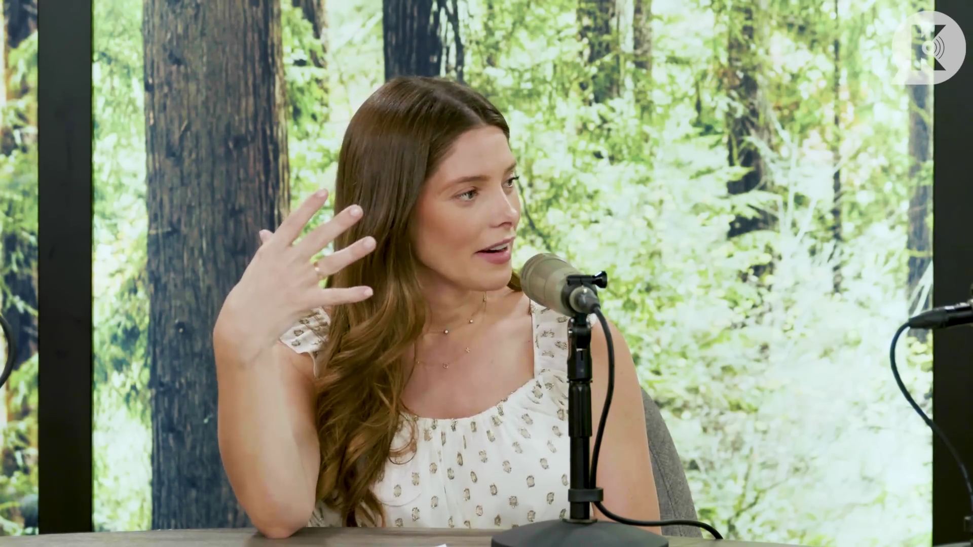 Ashley-Greene-dot-nl_TheTwilightEffect-MackenzieFoy0756.jpg