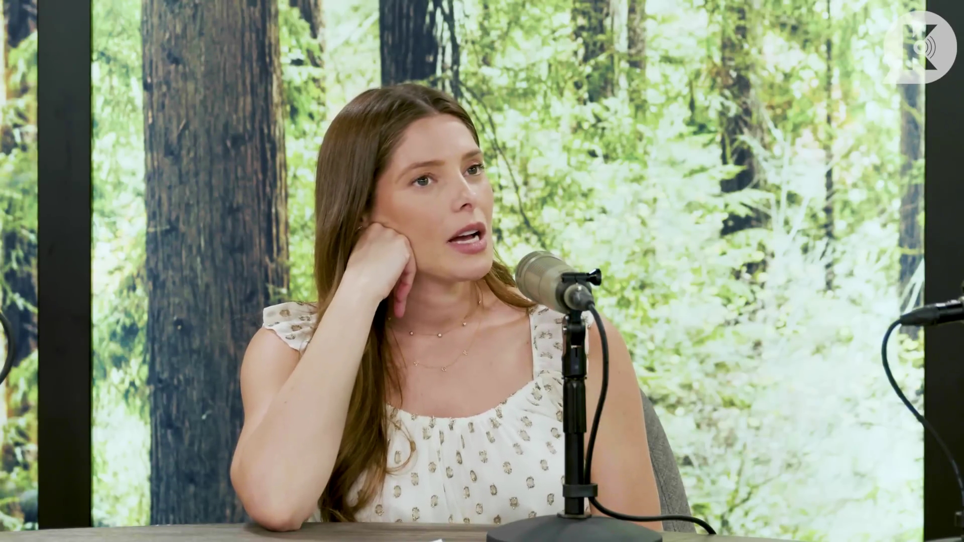 Ashley-Greene-dot-nl_TheTwilightEffect-MackenzieFoy0784.jpg