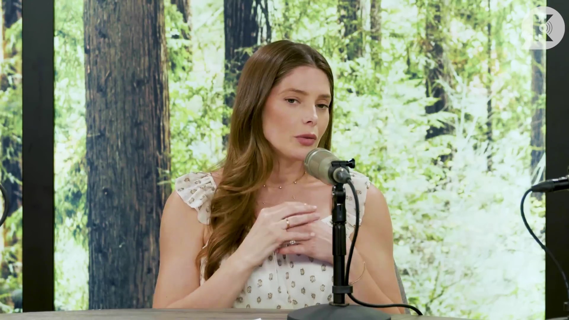 Ashley-Greene-dot-nl_TheTwilightEffect-MackenzieFoy0790.jpg