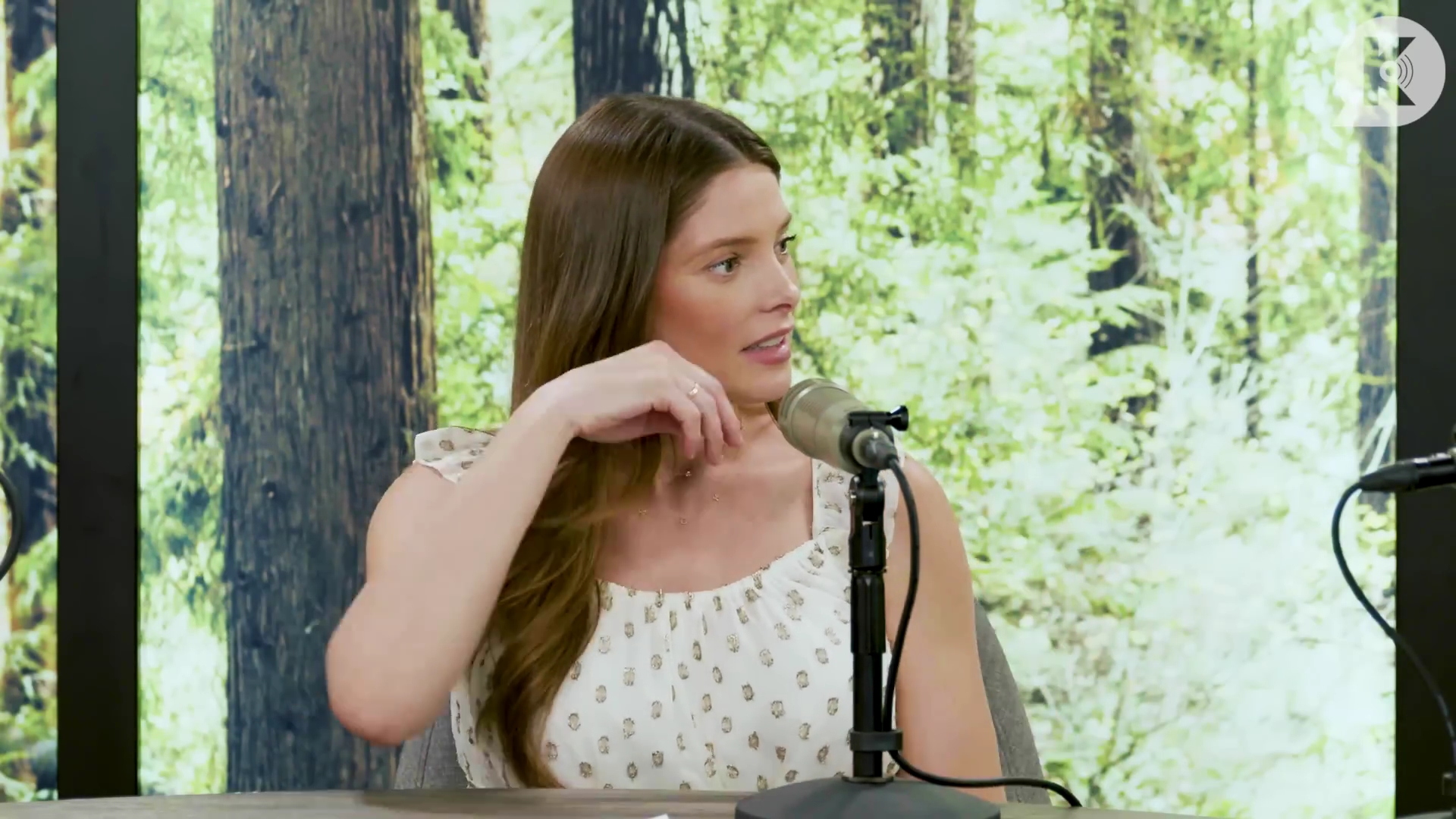 Ashley-Greene-dot-nl_TheTwilightEffect-MackenzieFoy0799.jpg