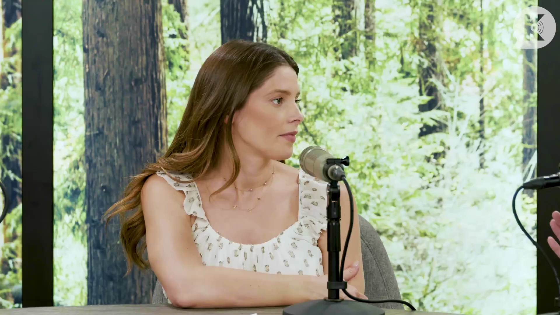 Ashley-Greene-dot-nl_TheTwilightEffect-MackenzieFoy0826.jpg