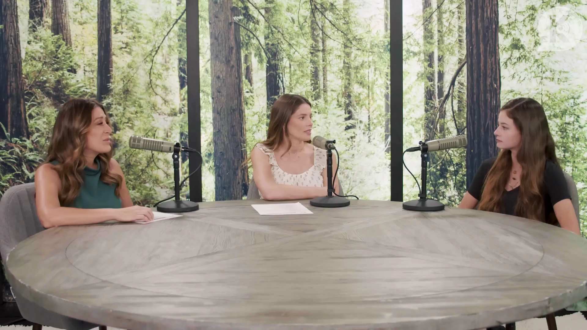 Ashley-Greene-dot-nl_TheTwilightEffect-MackenzieFoy0838.jpg