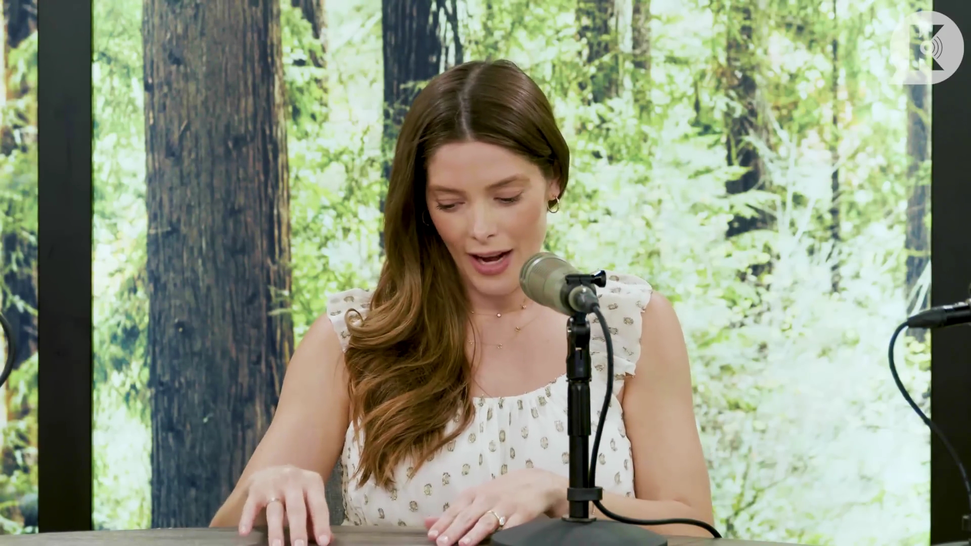 Ashley-Greene-dot-nl_TheTwilightEffect-MackenzieFoy0868.jpg