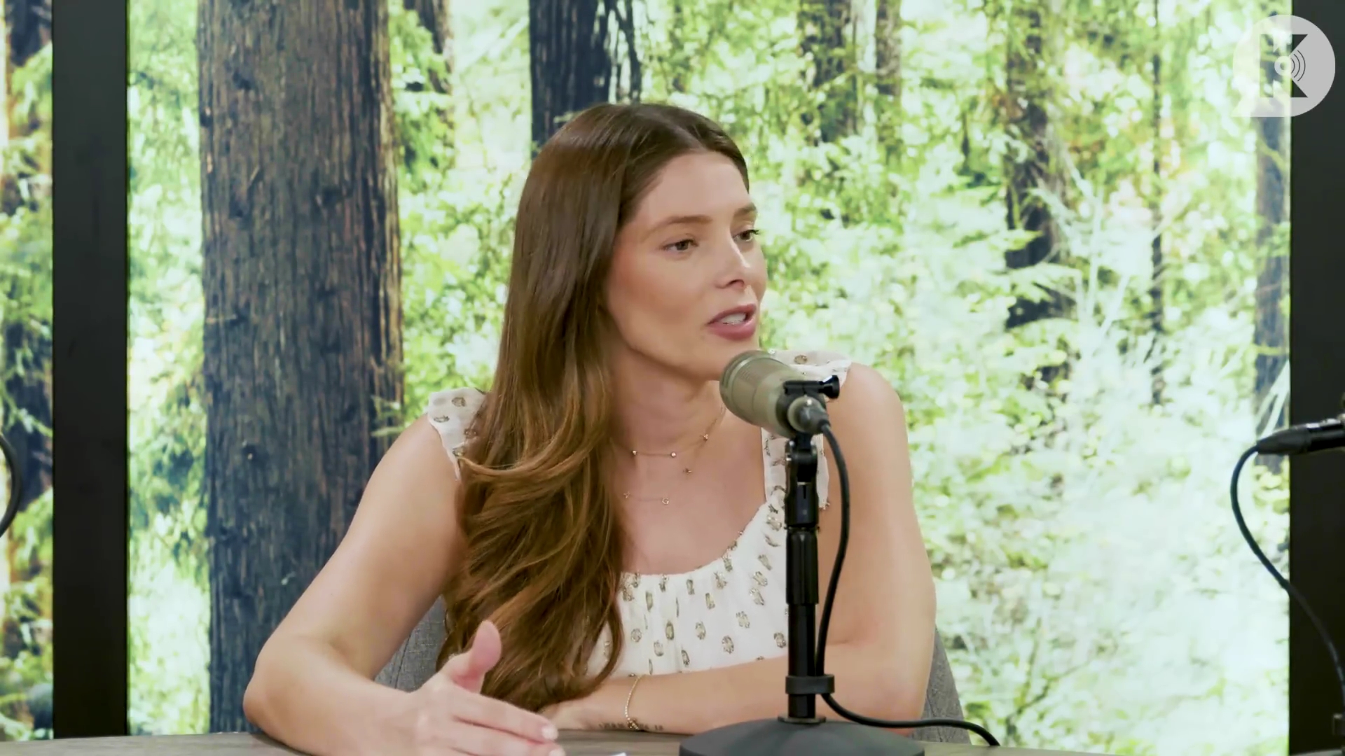 Ashley-Greene-dot-nl_TheTwilightEffect-MackenzieFoy0877.jpg