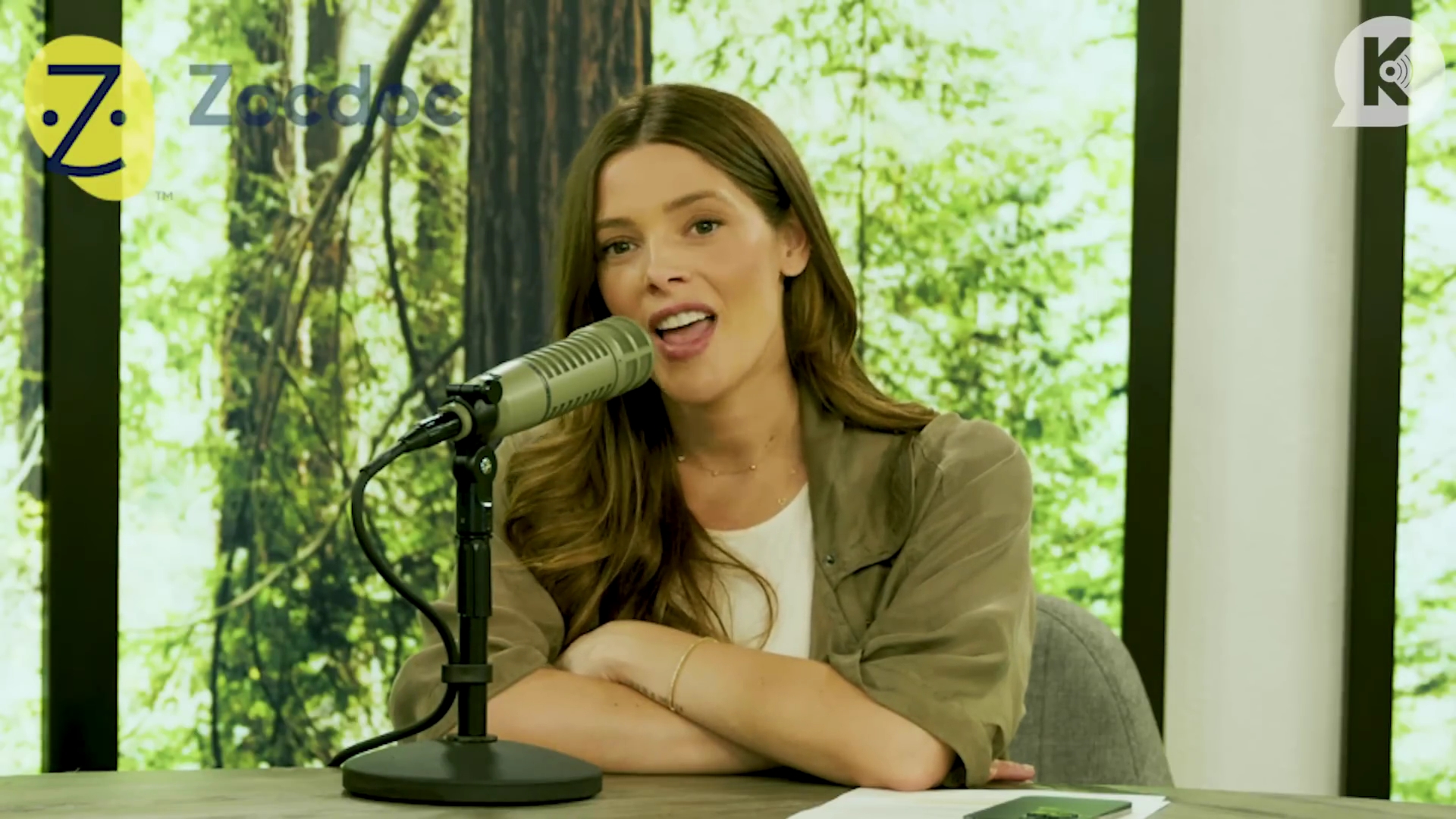 Ashley-Greene-dot-nl_TheTwilightEffect-MackenzieFoy0956.jpg