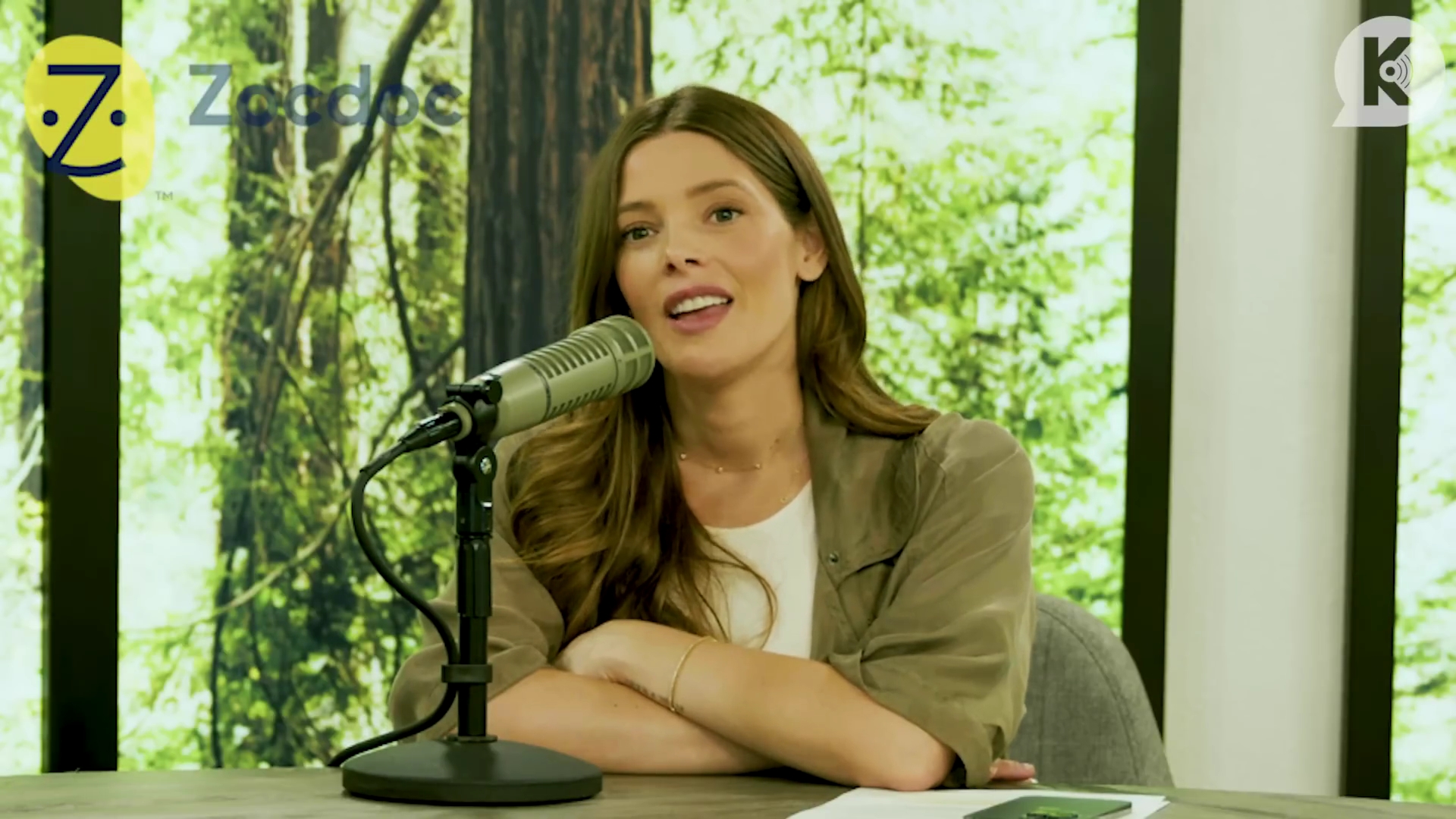 Ashley-Greene-dot-nl_TheTwilightEffect-MackenzieFoy0961.jpg