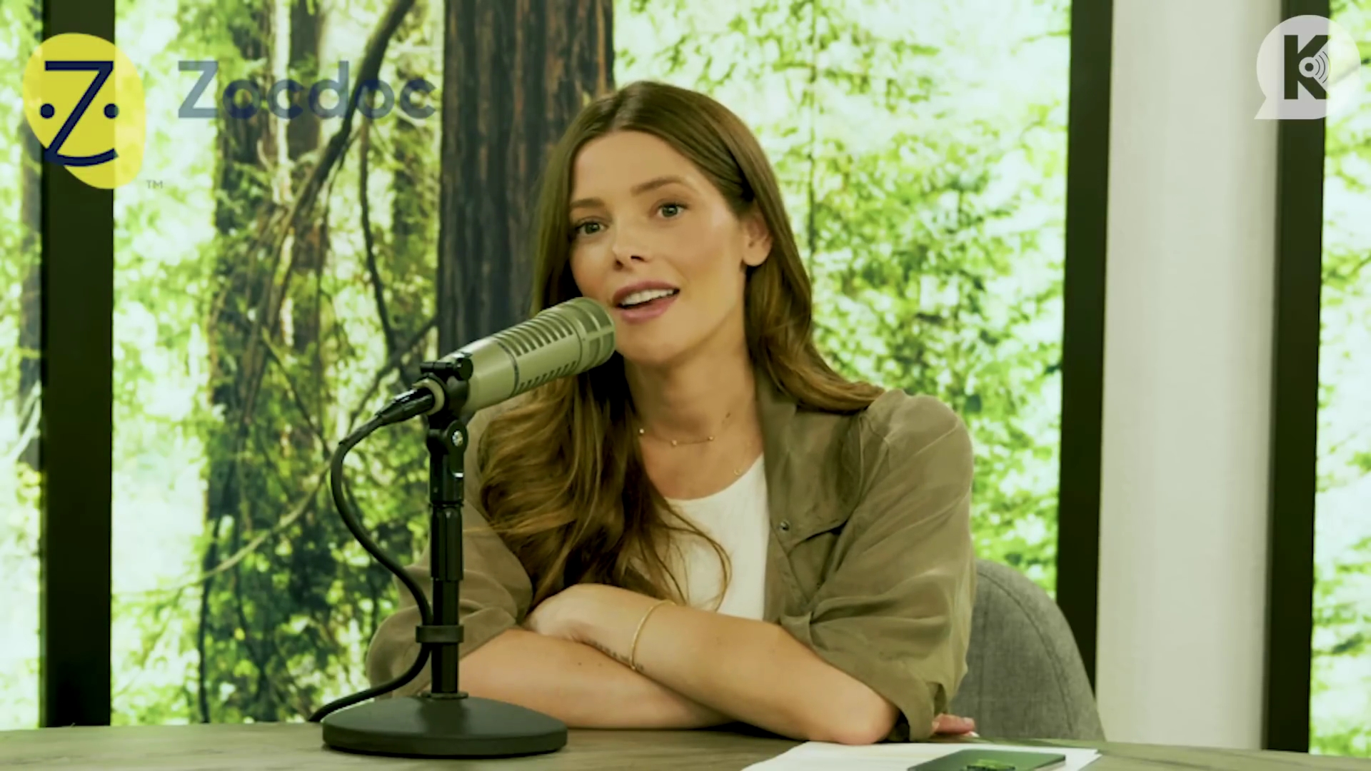 Ashley-Greene-dot-nl_TheTwilightEffect-MackenzieFoy0967.jpg