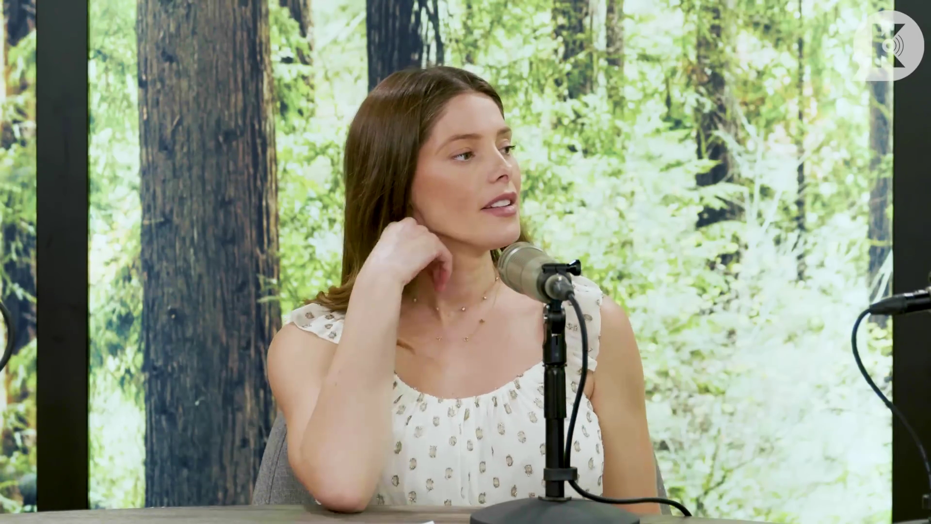 Ashley-Greene-dot-nl_TheTwilightEffect-MackenzieFoy1177.jpg