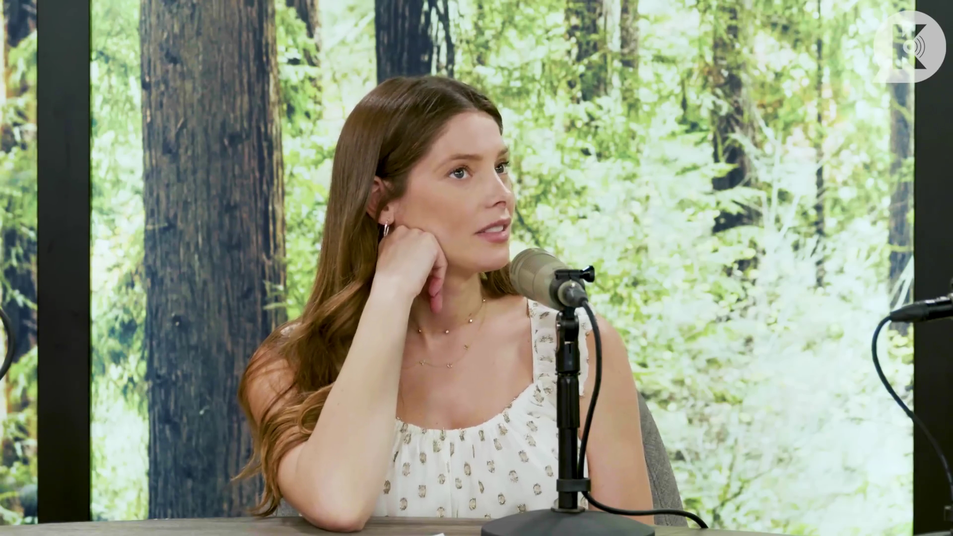 Ashley-Greene-dot-nl_TheTwilightEffect-MackenzieFoy1239.jpg