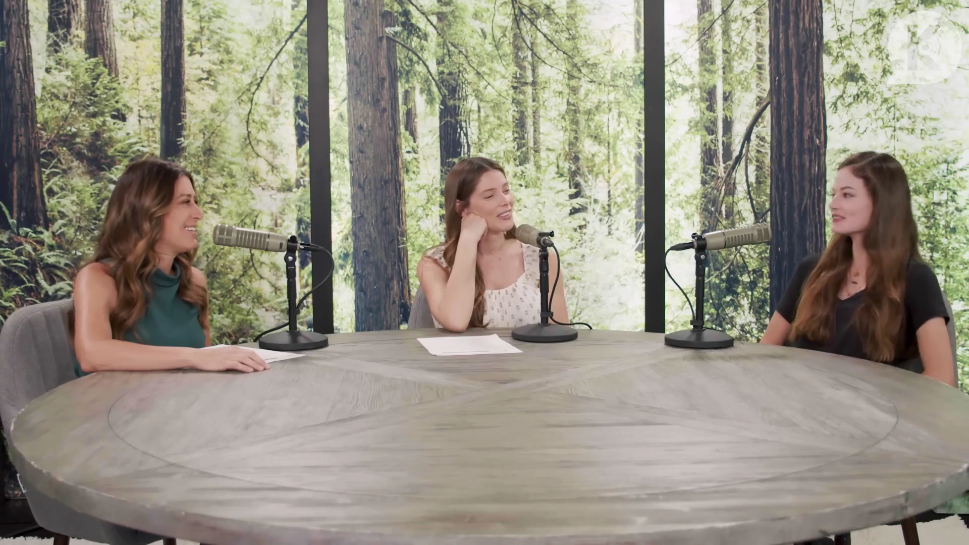 Ashley-Greene-dot-nl_TheTwilightEffect-MackenzieFoy1259.jpg