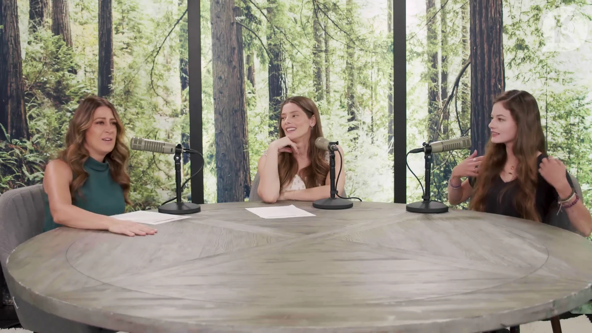 Ashley-Greene-dot-nl_TheTwilightEffect-MackenzieFoy1877.jpg Ashley-Greene-dot-nl_TheTwilightEffect-MackenzieFoy1877.jpg