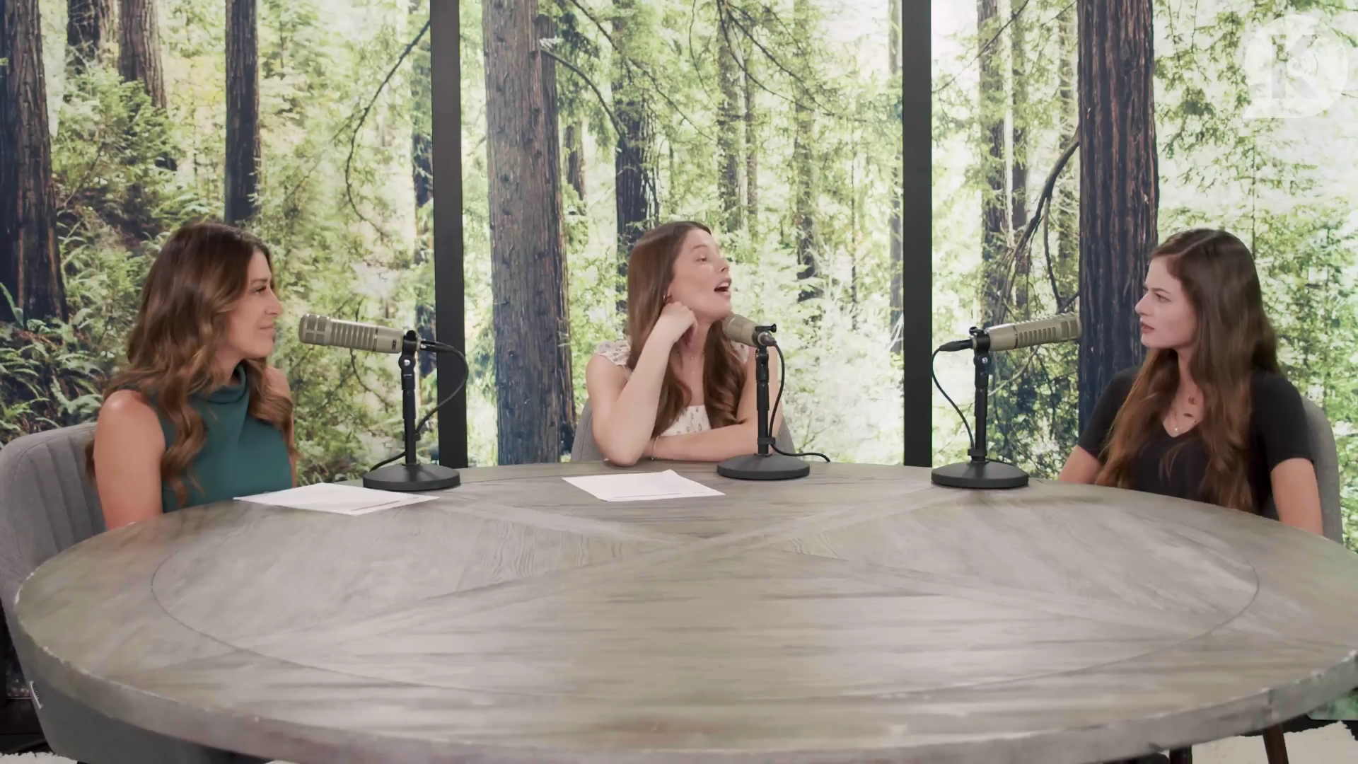 Ashley-Greene-dot-nl_TheTwilightEffect-MackenzieFoy1902.jpg Ashley-Greene-dot-nl_TheTwilightEffect-MackenzieFoy1902.jpg