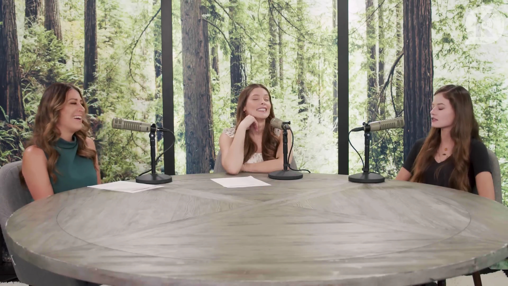 Ashley-Greene-dot-nl_TheTwilightEffect-MackenzieFoy1903.jpg Ashley-Greene-dot-nl_TheTwilightEffect-MackenzieFoy1903.jpg