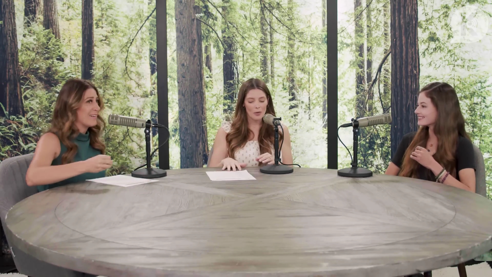 Ashley-Greene-dot-nl_TheTwilightEffect-MackenzieFoy2016.jpg