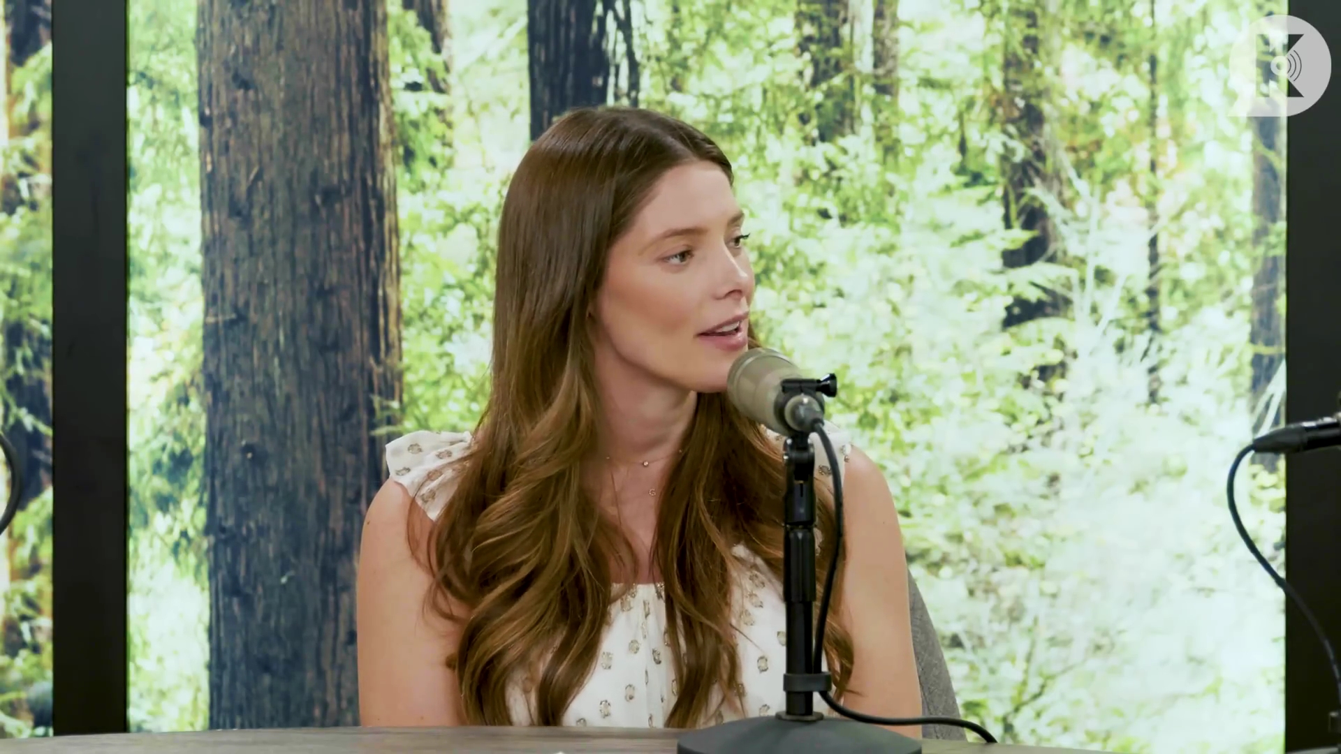 Ashley-Greene-dot-nl_TheTwilightEffect-MackenzieFoy2082.jpg