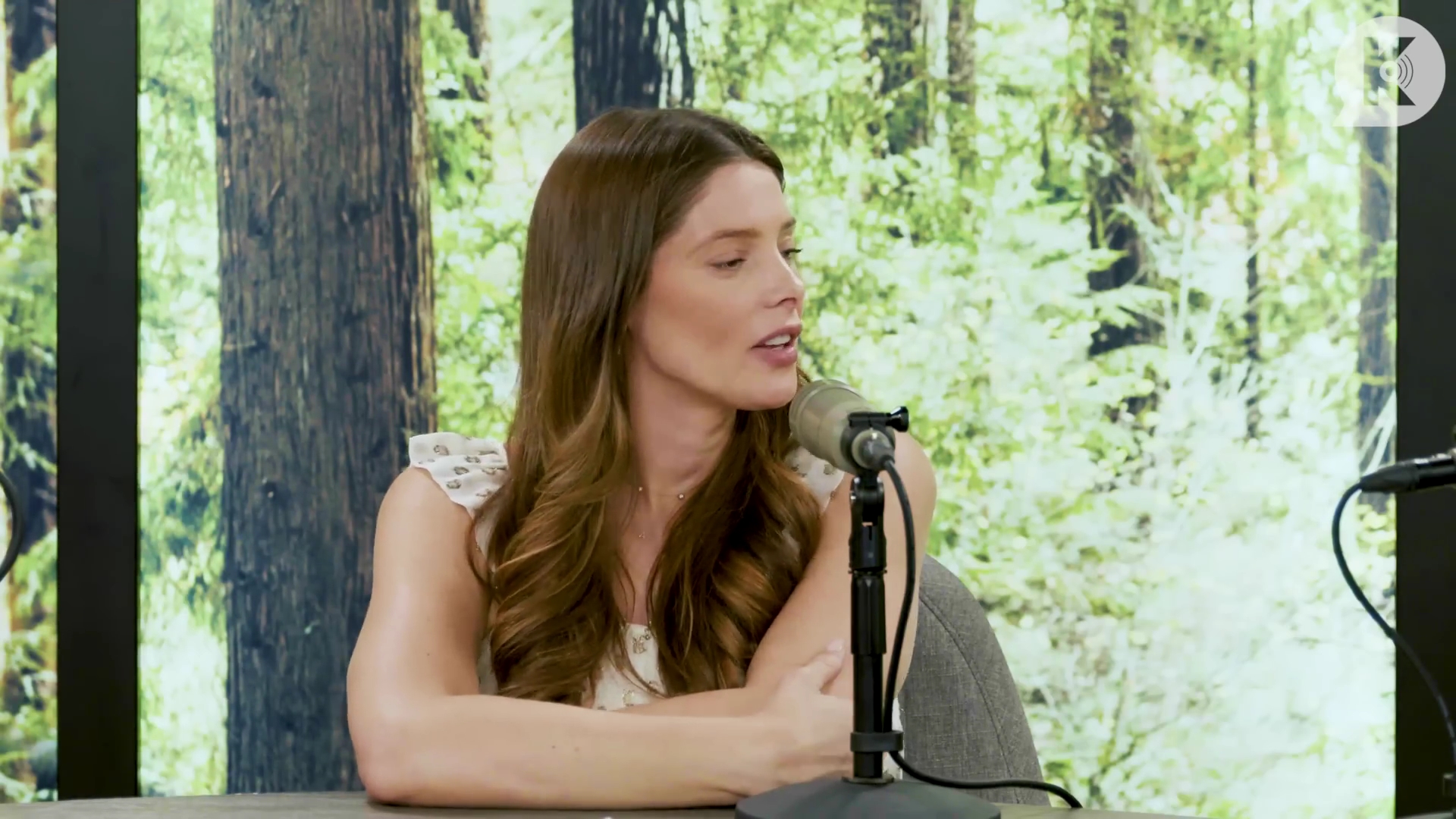 Ashley-Greene-dot-nl_TheTwilightEffect-MackenzieFoy2224.jpg