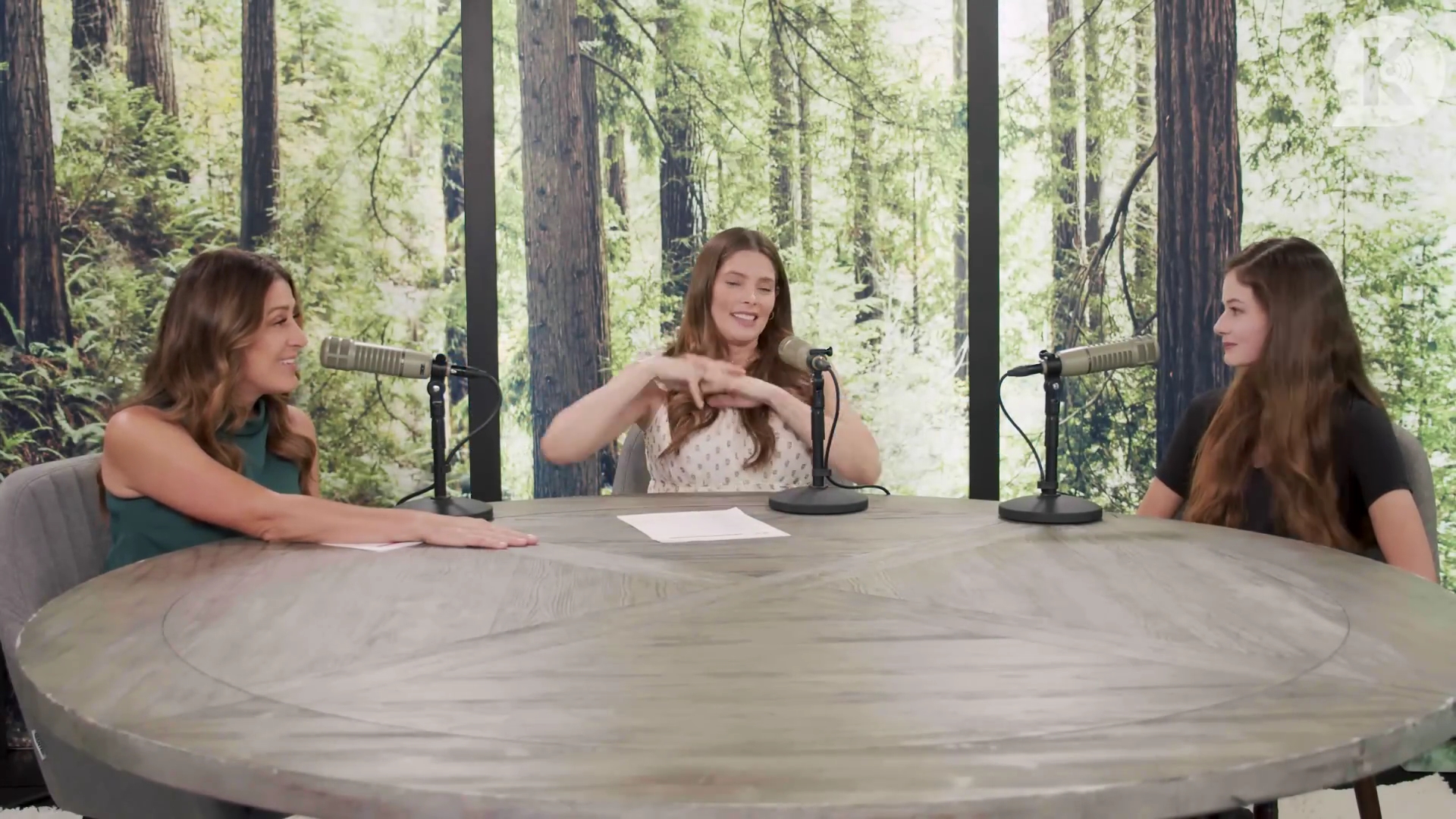 Ashley-Greene-dot-nl_TheTwilightEffect-MackenzieFoy2375.jpg Ashley-Greene-dot-nl_TheTwilightEffect-MackenzieFoy2375.jpg