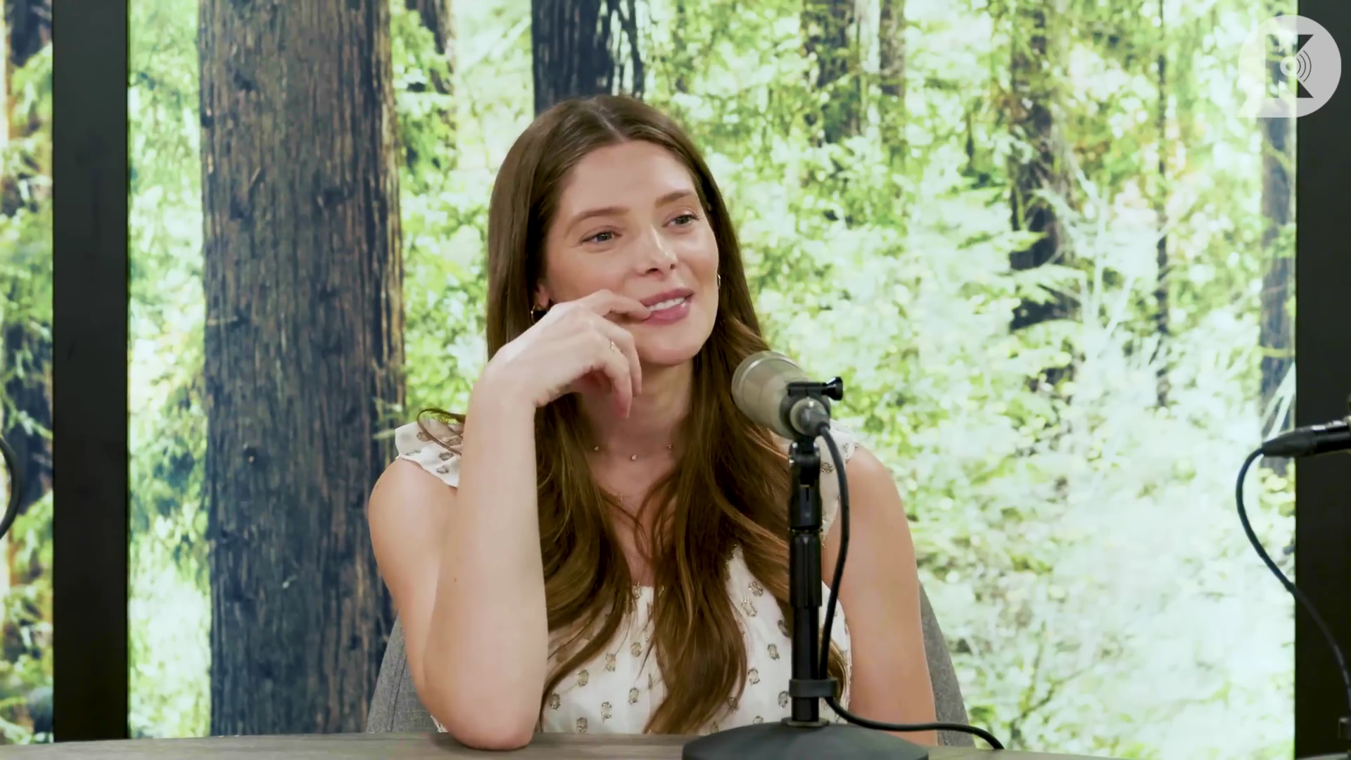 Ashley-Greene-dot-nl_TheTwilightEffect-MackenzieFoy2507.jpg
